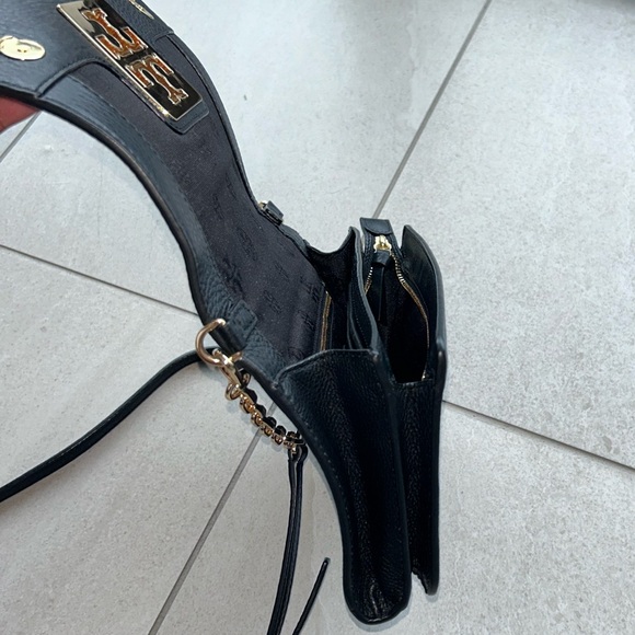 Tory Burch Black Leather Gold Chain Shoulder Bag - Picture 5 of 7